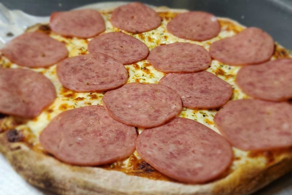 Pizza Pepperoni et Fromage / Pepperoni and Cheese Pizza