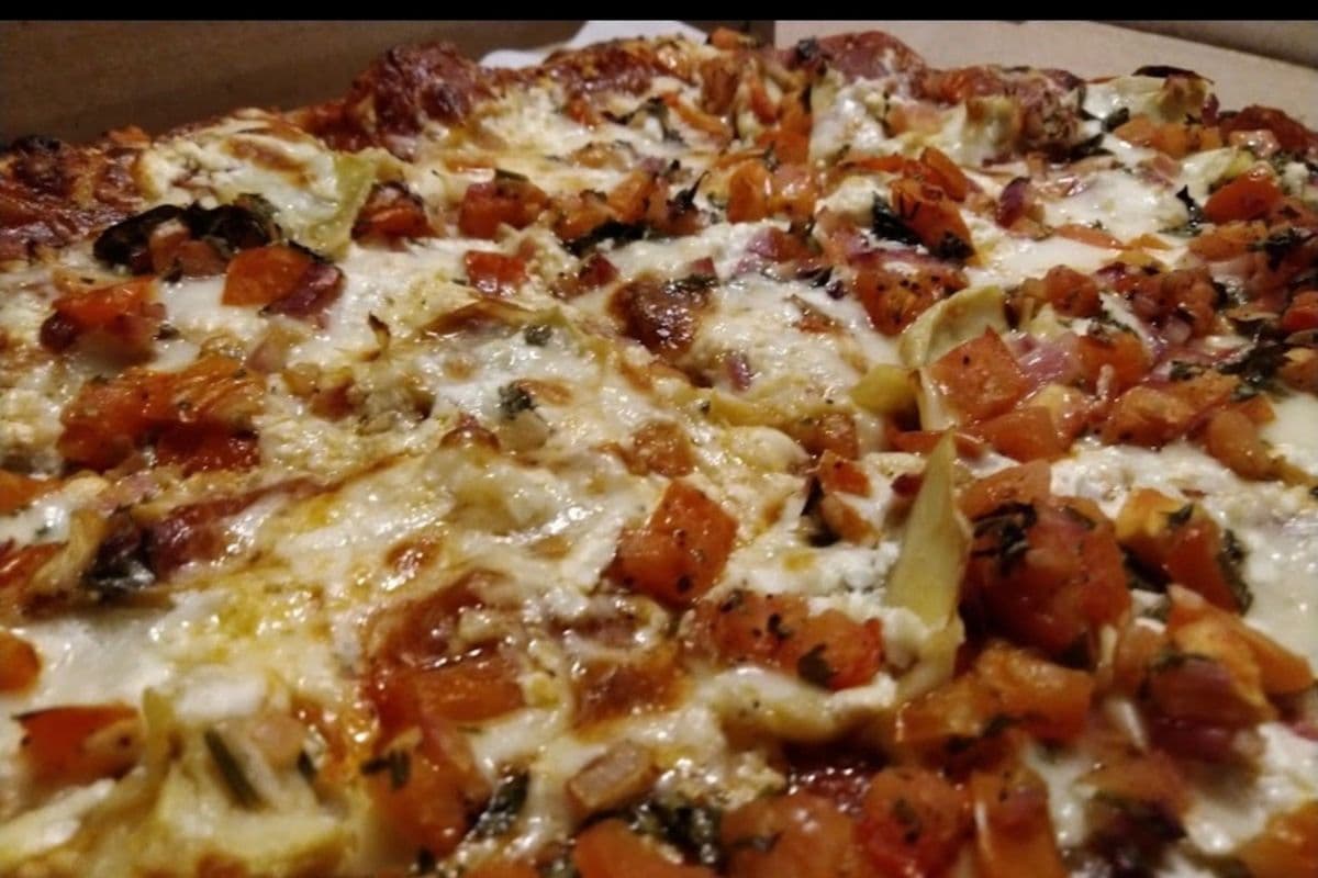 31. 18" Extra Large Logan Pizza
