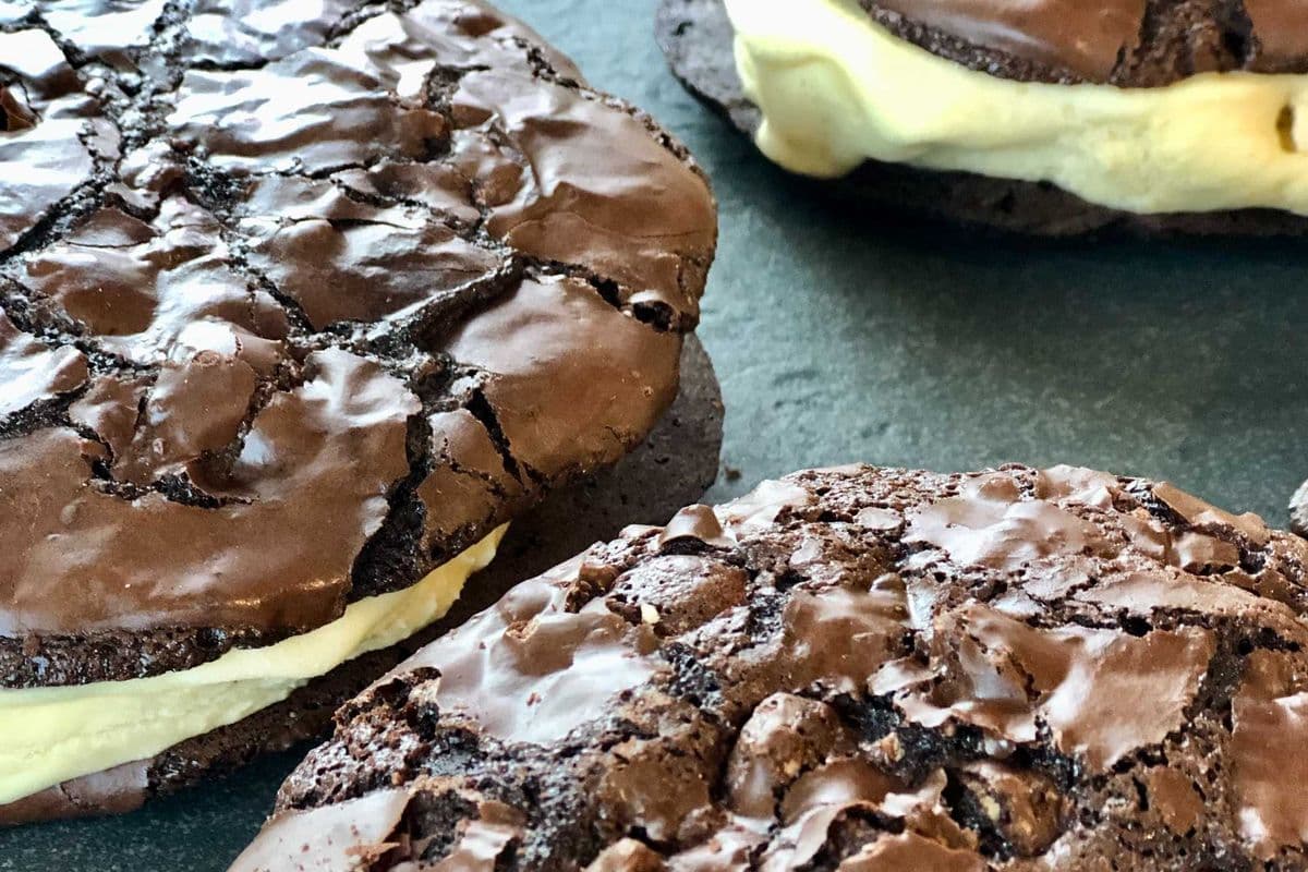 Earl Grey Ice Cream with Chocolate Hazelnut Sandwich (200 grams)