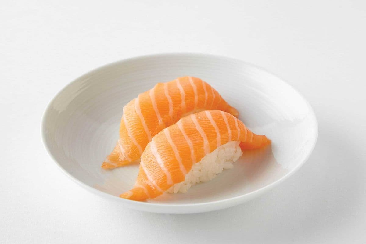 Salmon (Sake) Sushi (2 pcs)