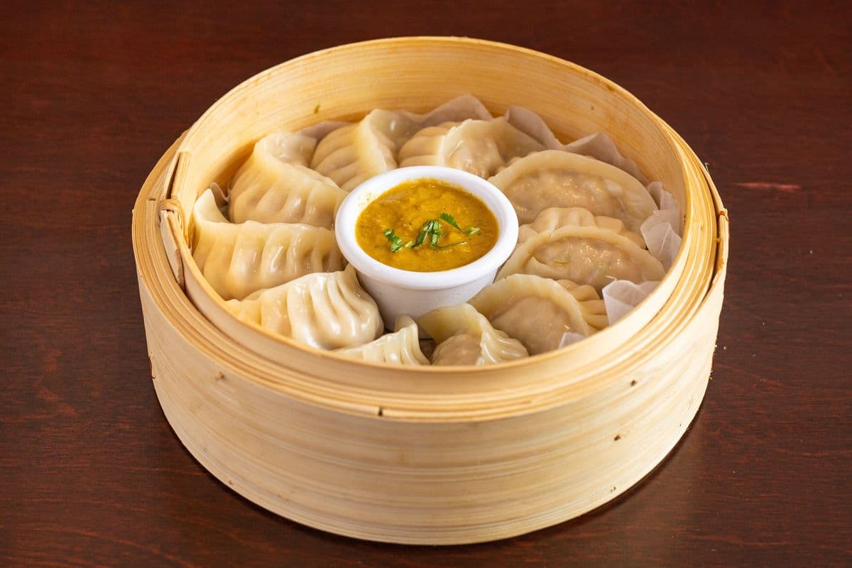 Steamed Chicken Momos (8 pcs)