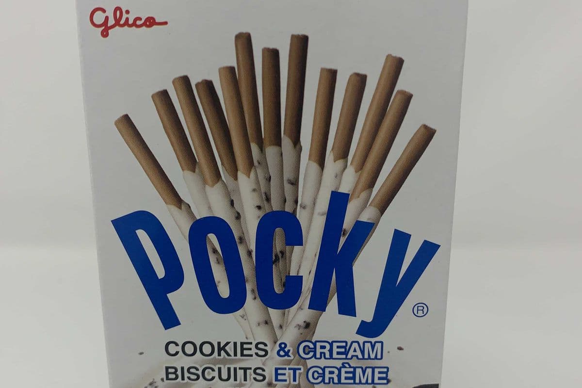 Glico Pocky Cookie and Cream (70 gm)