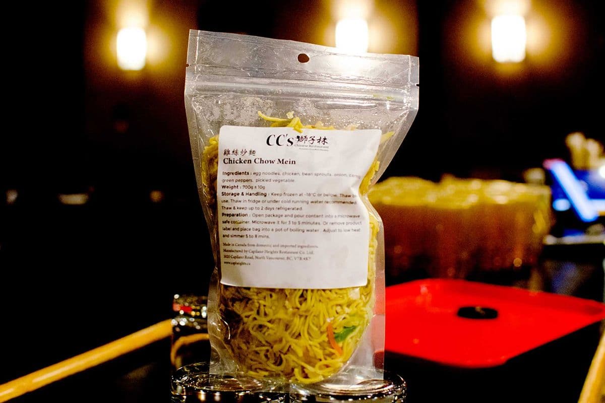 W02. Frozen Chicken Chow Mein 雞絲炒麵 (冷凍)