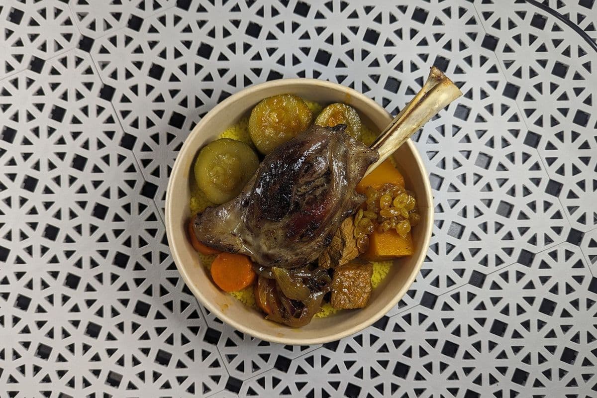 Couscous à l’agneau (3 légumes, 1 viande, 1 souris d’agneau)