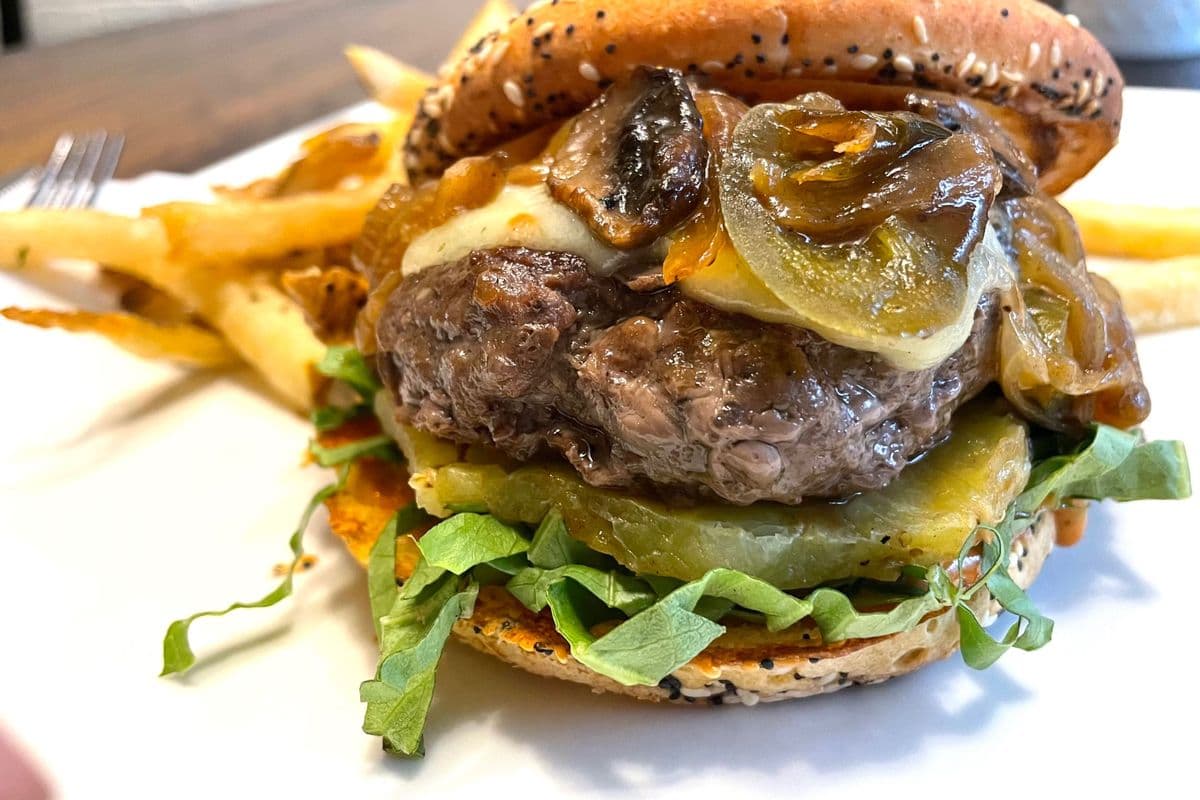 Pineapple Jalapeno Burger H (7 Oz beef patty)