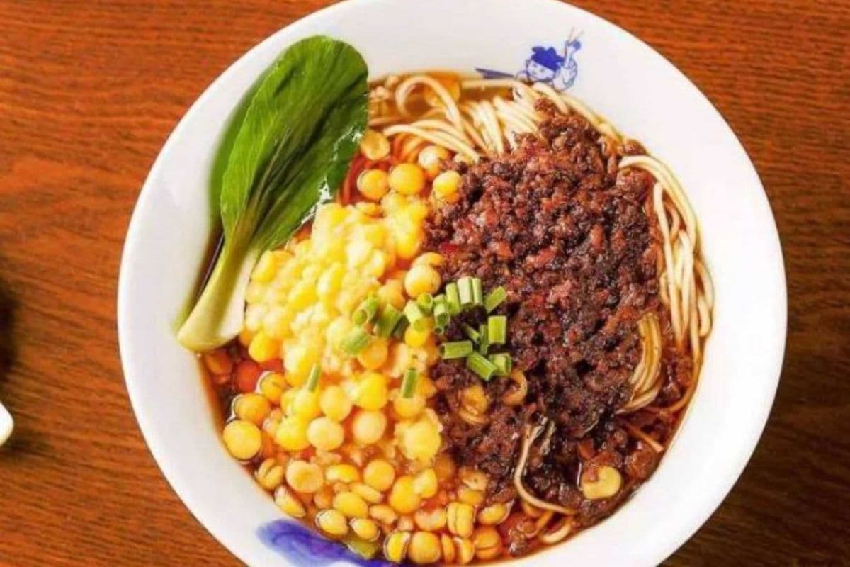 B1 Garden Peas and Chopped pork Noodles (With Soup/Without Soup)(豌杂面)