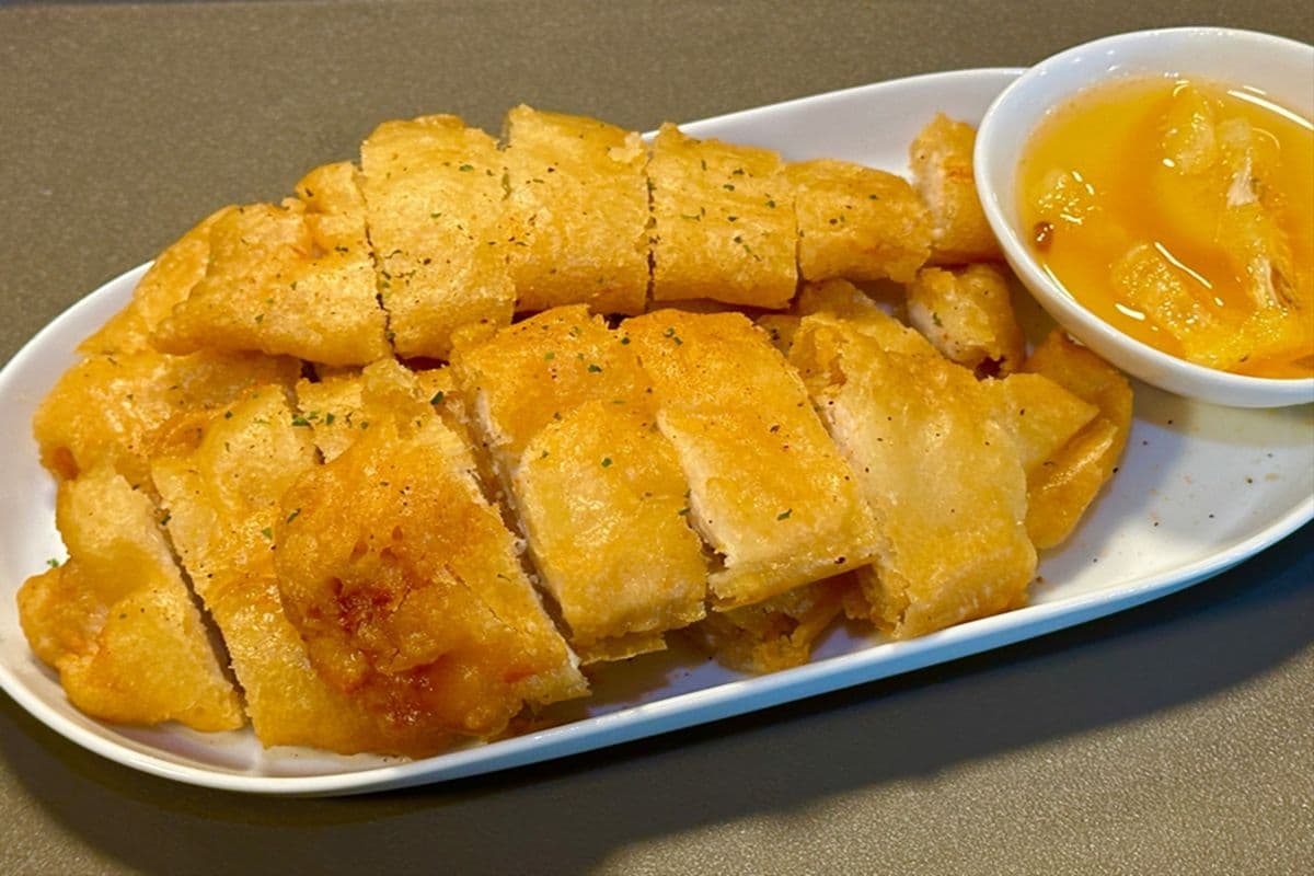 23. Breaded Chicken with Lemon Sauce 柠檬酥鸡