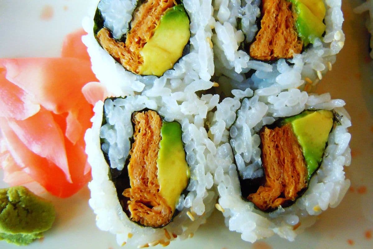 66. Tofu Avocado Maki Roll (6 pcs)