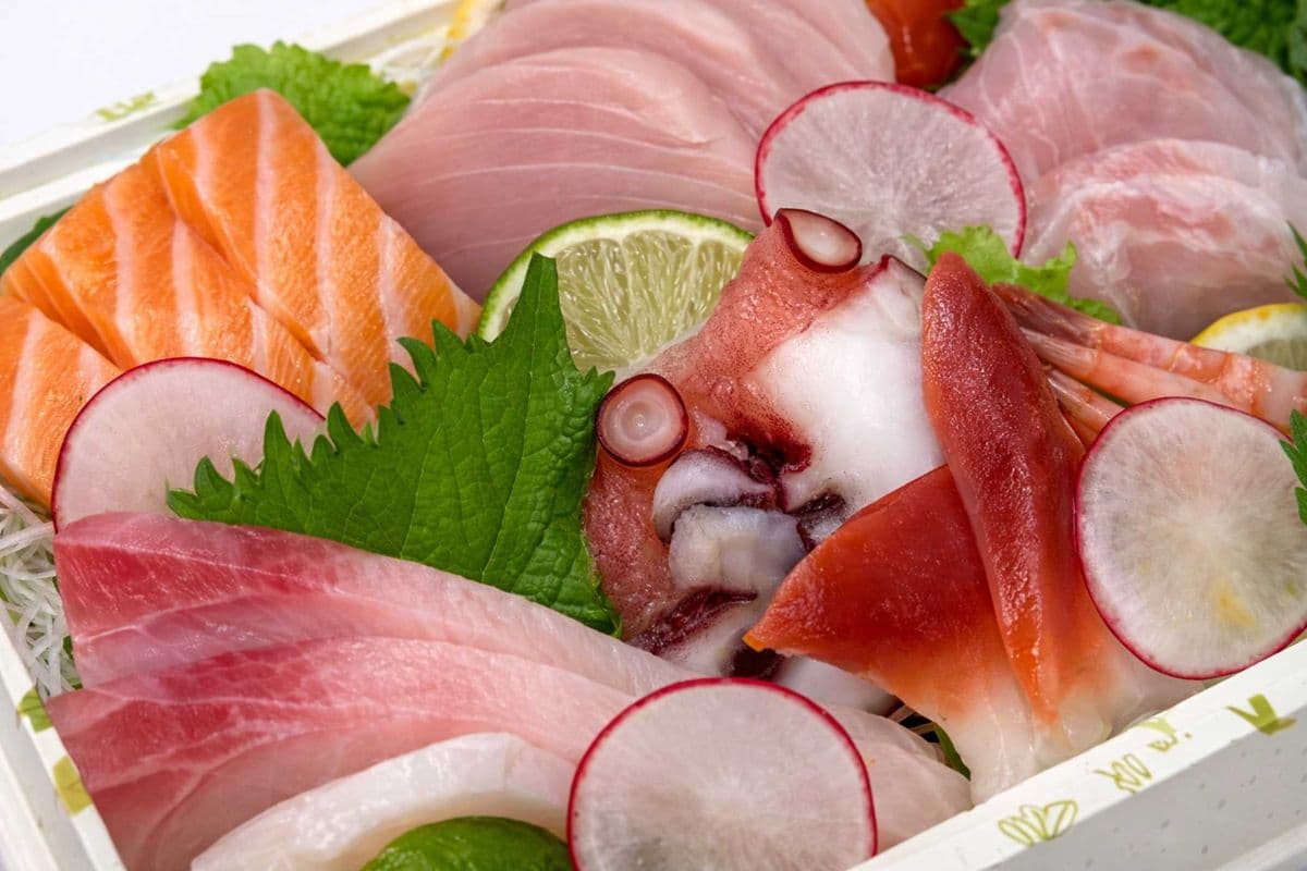 Assorted Sashimi (21 pcs)