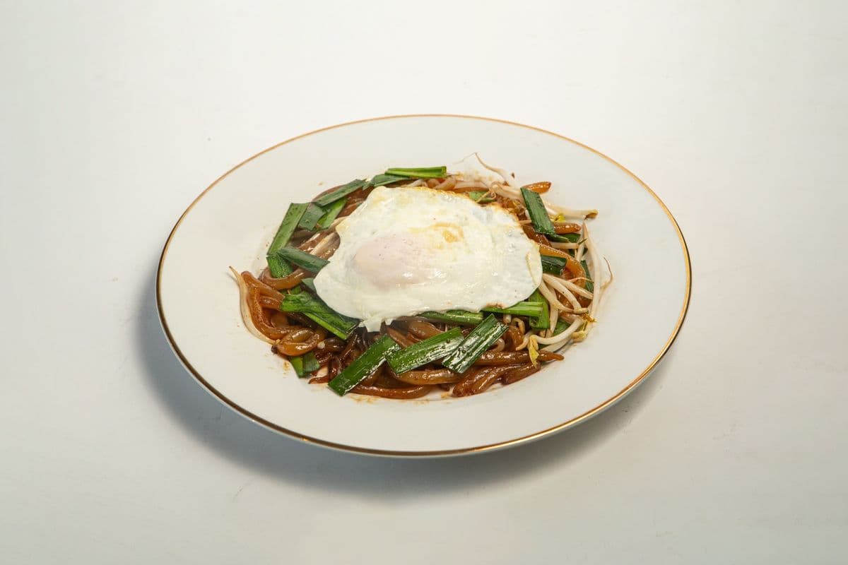 KT Palace Stir-Fried Noodles with Fried Egg *No Noodle Substitution*