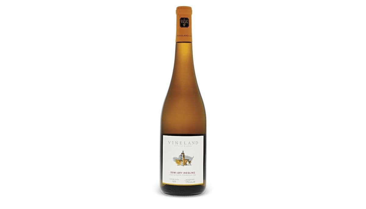 Vineland Estates Semi-Dry Riesling (750 ml Bottle)
