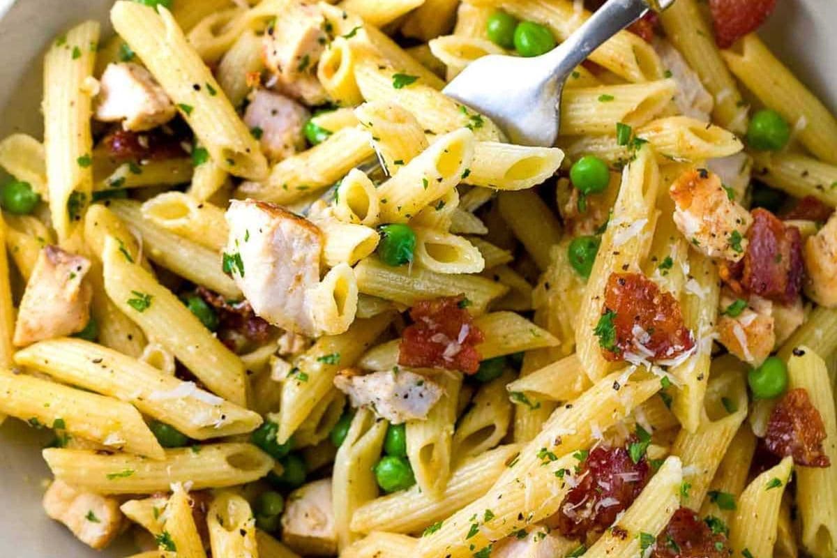PENNE CARBONARA (CHICKEN) PASTA