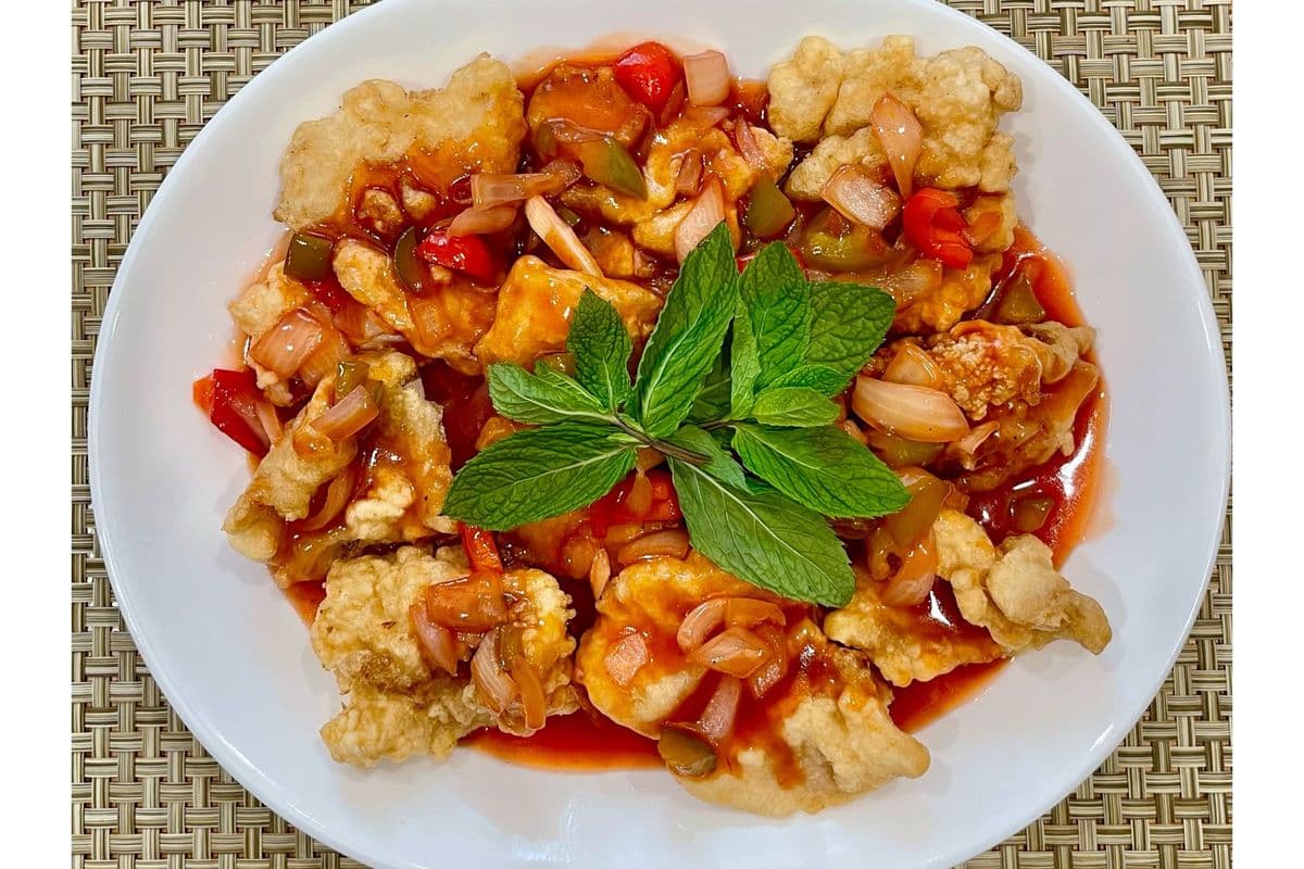 411. Deep fried Filet Fish with Lemongrass (or Thai Sauce, or Sweet and Sour Sauce)