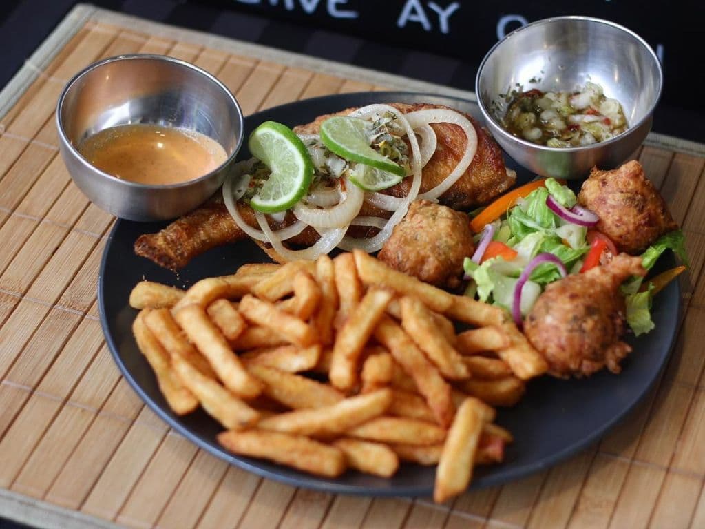 Frites Poisson Salade