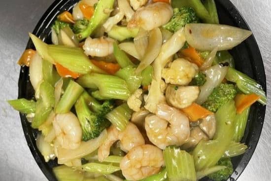 Shrimp with Soft Egg Noodle (Cantonese Style)