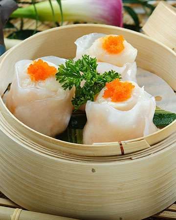12. Steamed Scallops with Prawn Dumplings 12. 鳳眼帶子餃