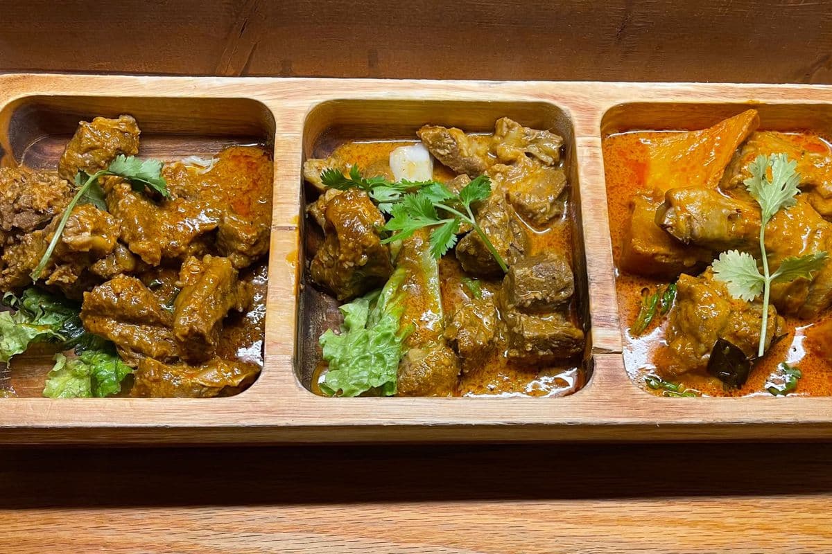 Deluxe Curry Platter 咖喱三宝