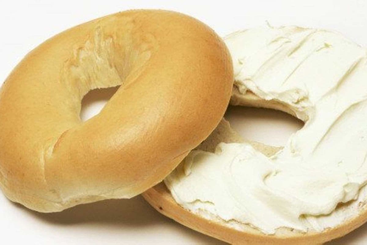 Bagel w/ Cream Cheese (vegetarian)