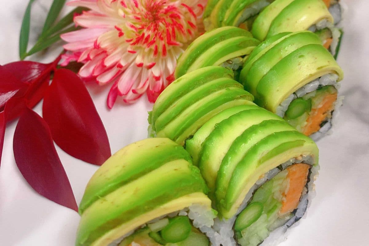 F17. Vegetarian Dragon Roll (8 pcs)