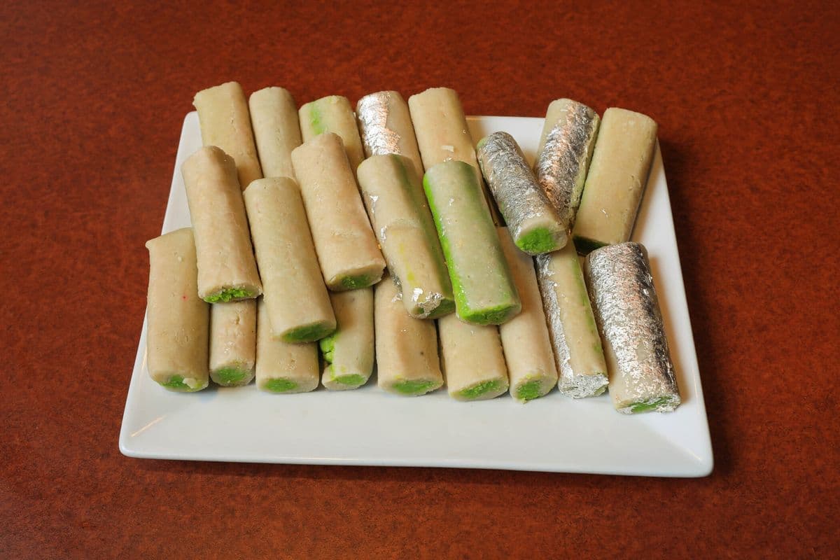 Kaju Pista Roll