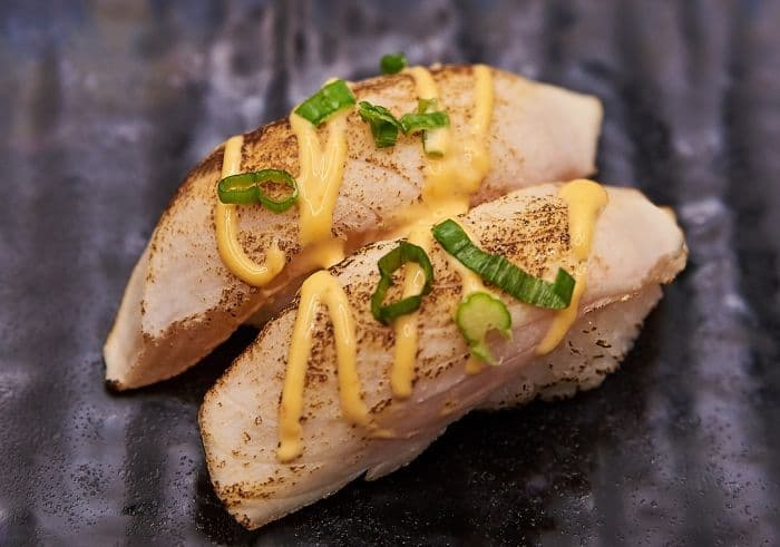 Seared Tuna Sushi (2 pcs)