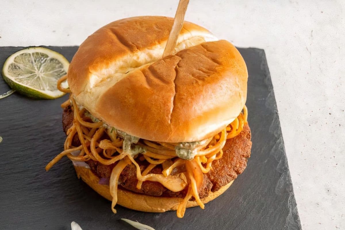 Aloo Tikki Noodle Burger