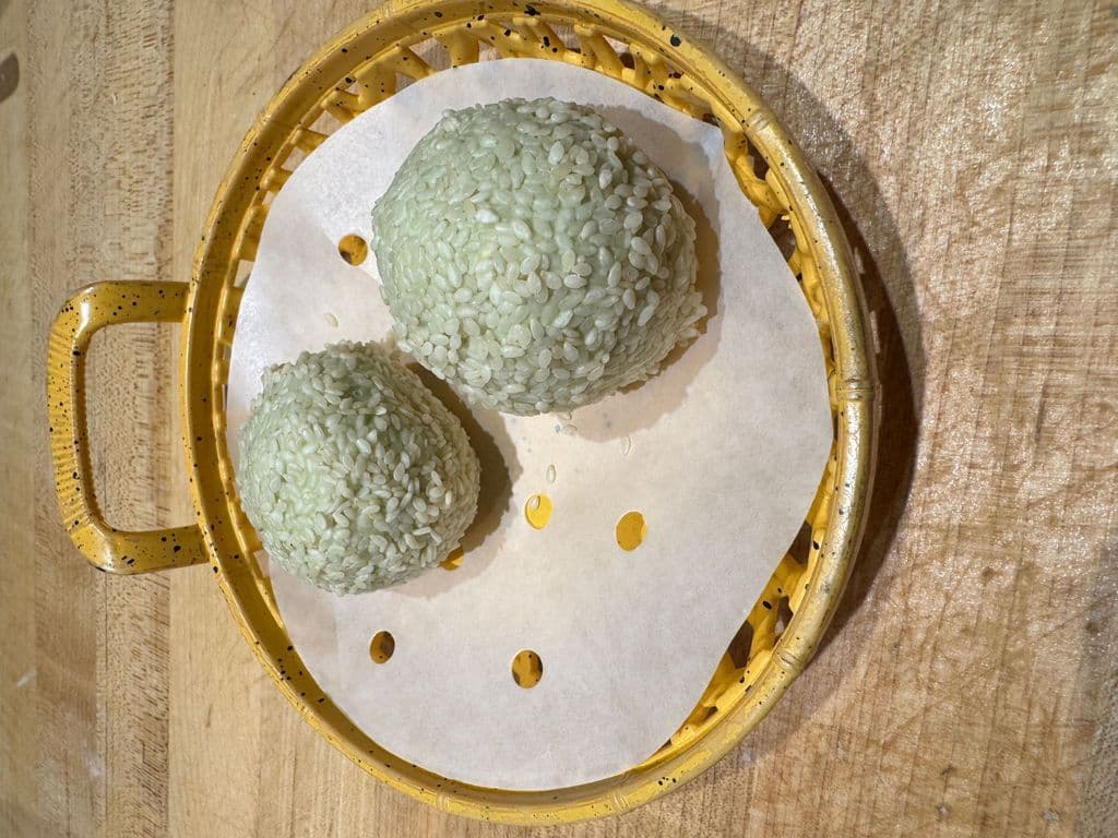 (D08) Green Tea Sesame Balls (2pcs) (D08) 绿茶芝麻团 (2pcs)