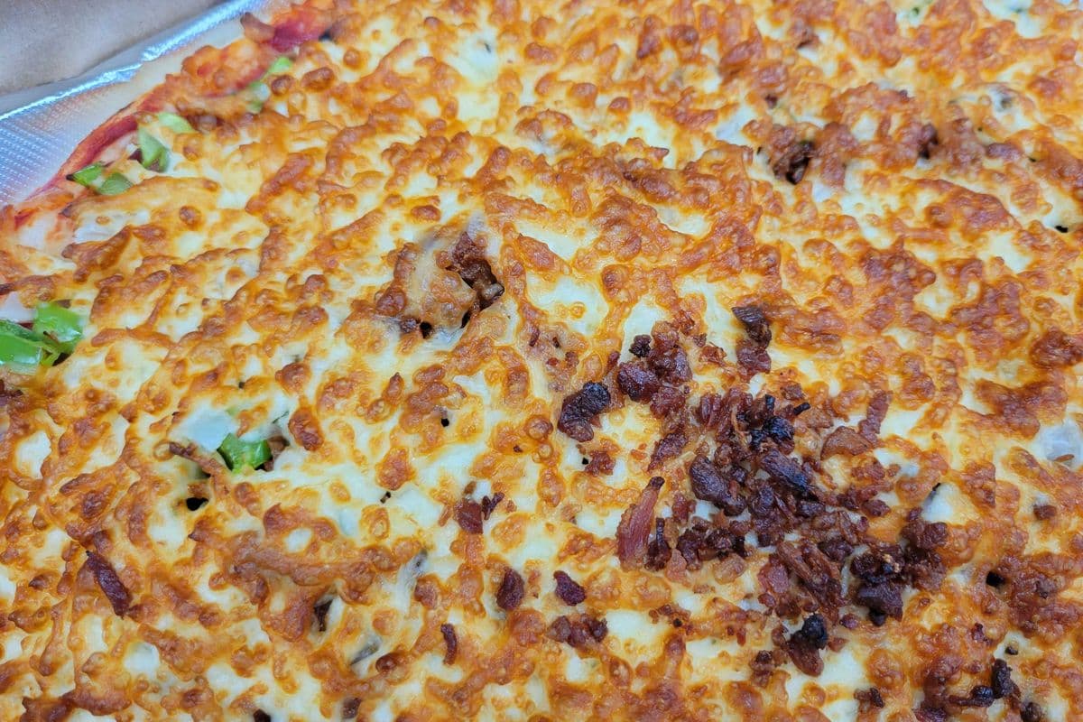 7'' Pizza garnie, oignons et bacon