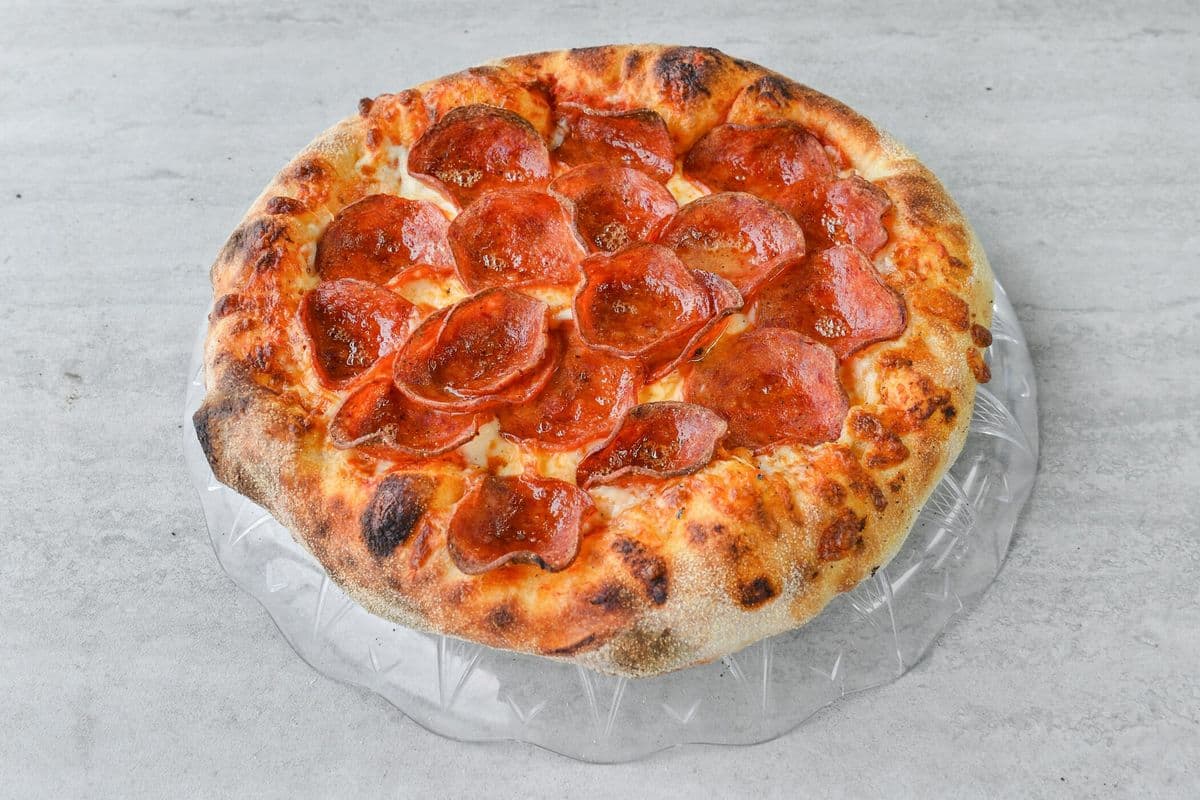 2 Pizzas moyennes new-yorkaise / 2 Medium New Yorker Pizzas