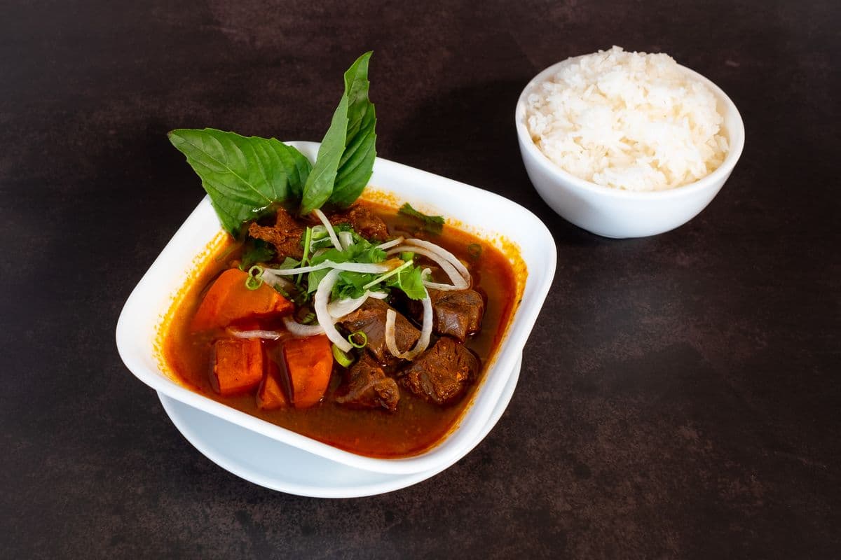 S6. Beef Stew with French Bread - Banh Mi Bo Kho