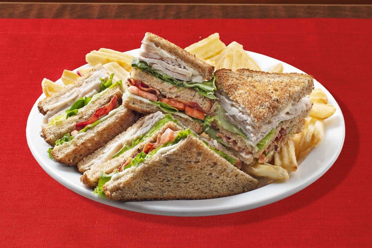 Traditional Club Sandwich (710-1210 Cals)