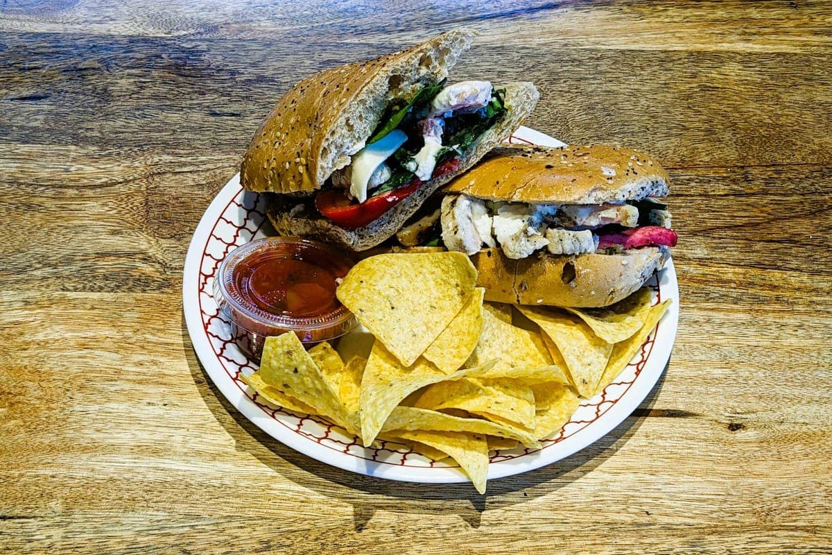 Panini HALAL Shawarma au poulet / HALAL Chicken Shawarma