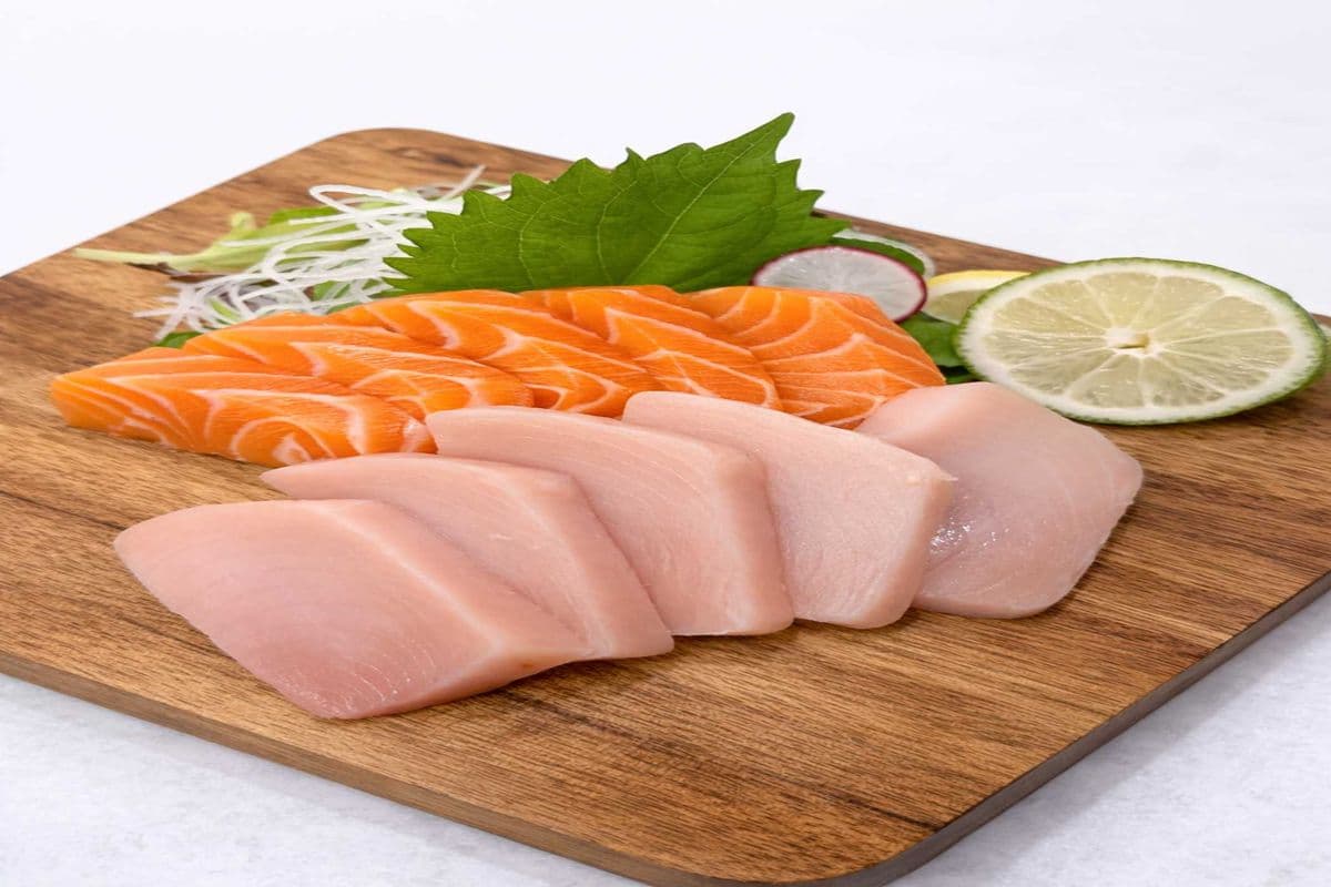 Tuna and Salmon Sashimi (10 pcs)