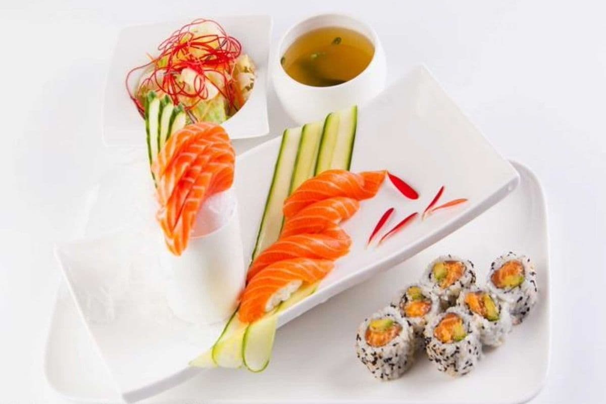 Salmon Delight (14 pcs)