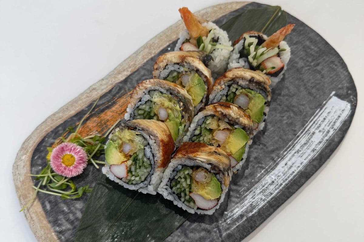DR4. Black Dragon Roll (8 pcs) 鰻魚龍卷