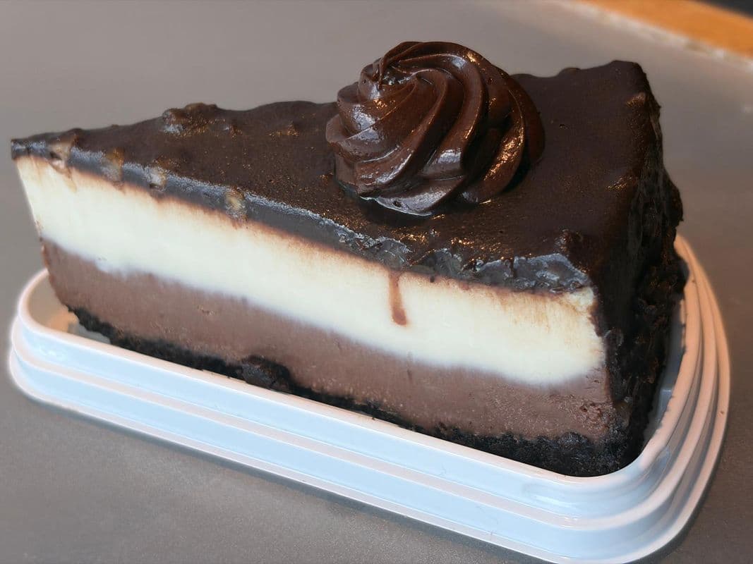Fererro Rocher Cheesecake - Eggless