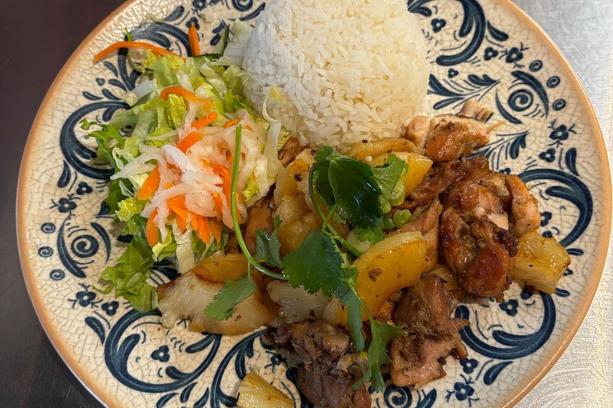 47. Com Ga Nuong Thom