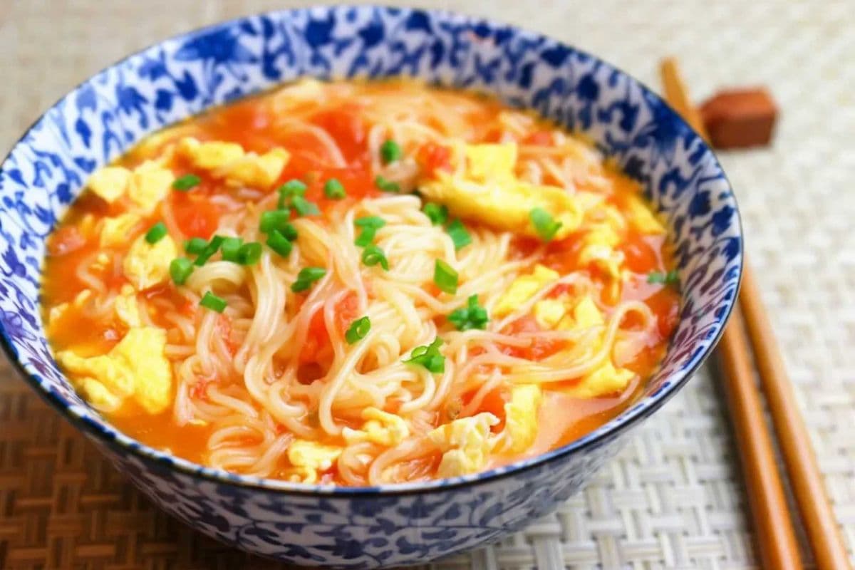 A6 Tomato and Fried Eggs Noodles(番茄鸡蛋面)