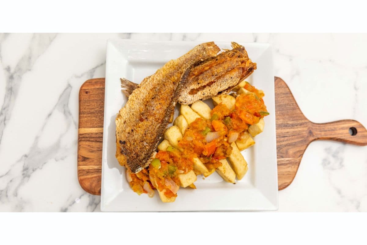 Fried Yam with Fried Fish and Sauce