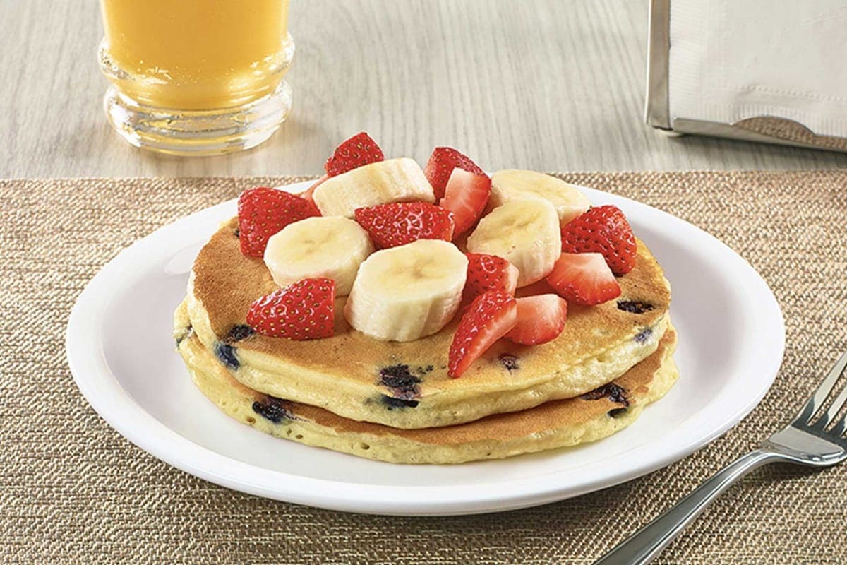 Double Berry Banana Pancakes A La Carte (520 Cals)