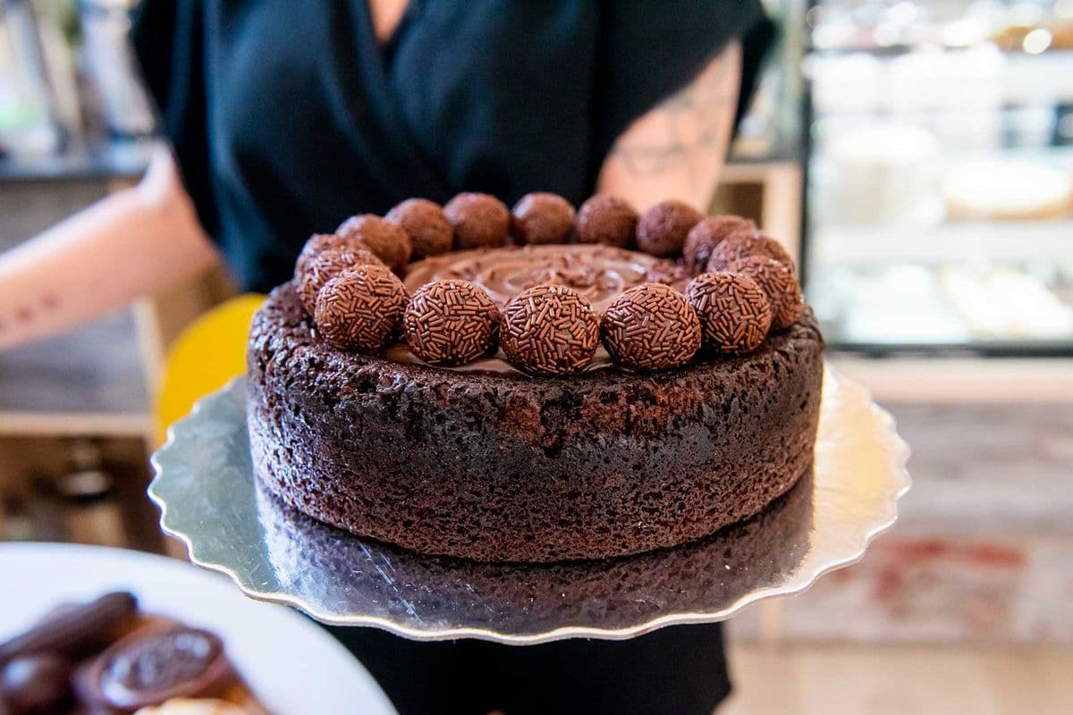 Charlotte Cake with 16 Brigadeiro Truffles (8") - 8 slices