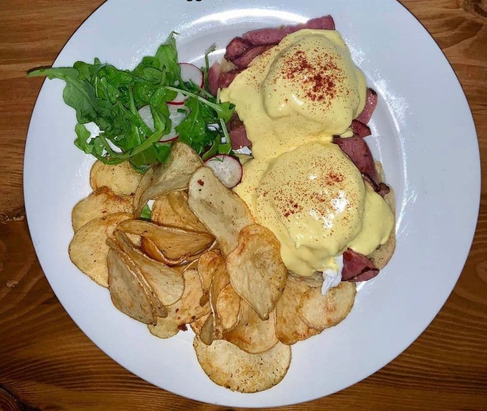 Toast Egg Bendedict Smoked Meat
