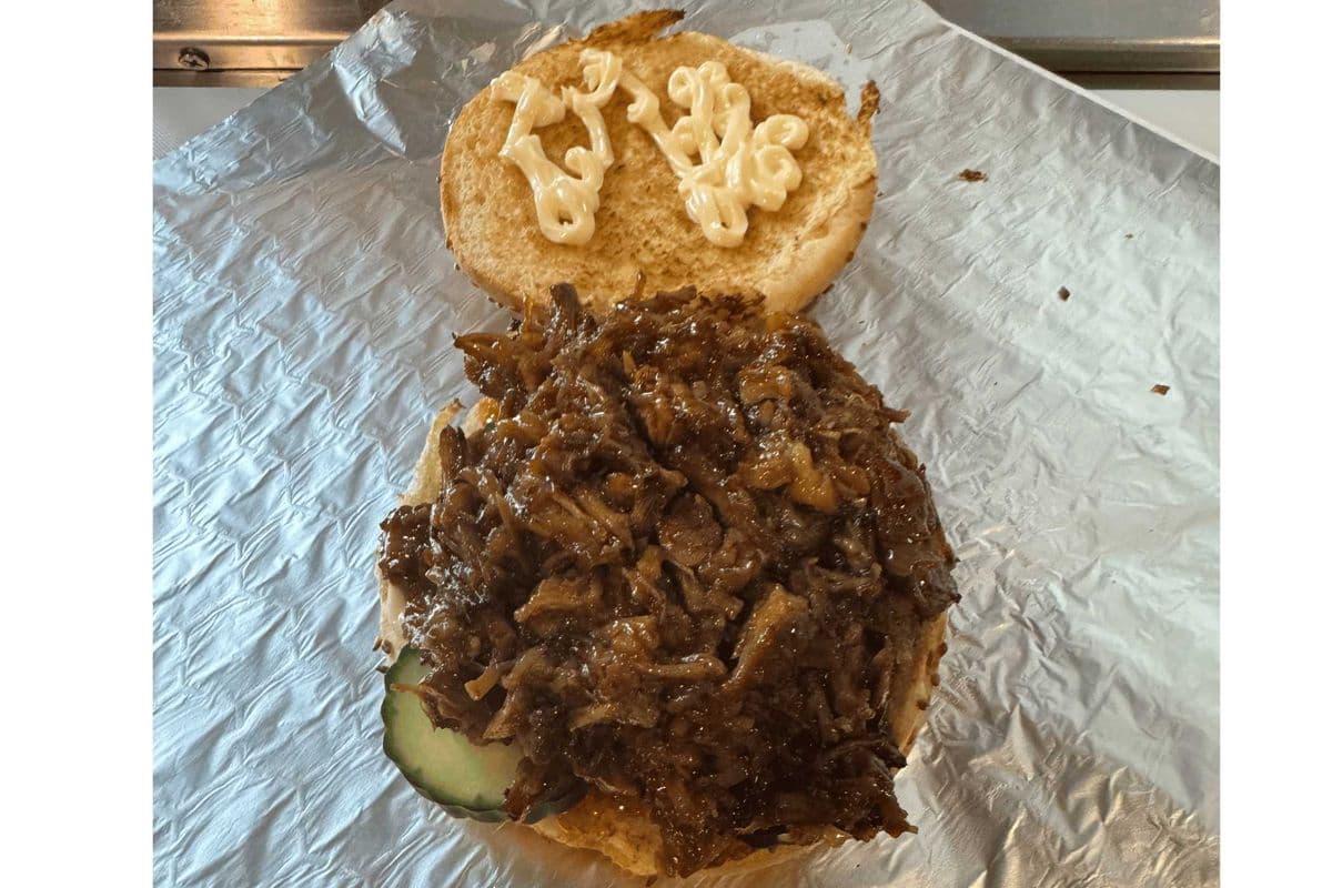 Pulled Pork Burger (with Mayo and Lettuce)