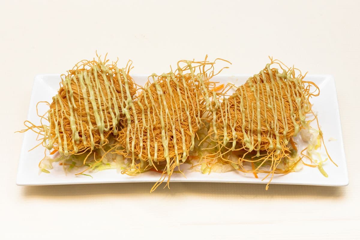 018. Deep-Fried Minced Shrimp with Smoked Salmon Rolls