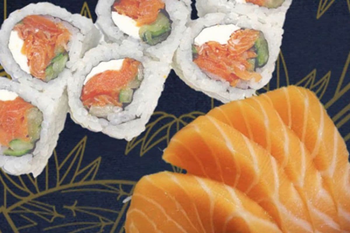 C6. Salmon Sashimi (4 pcs), Philadelphia Roll (6 pcs)