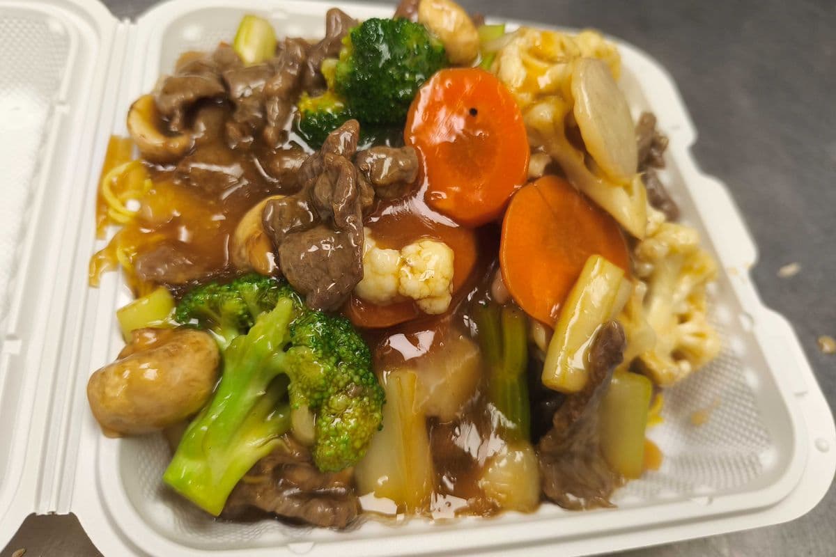108b. Beef and Mixed Veg Chow Mein