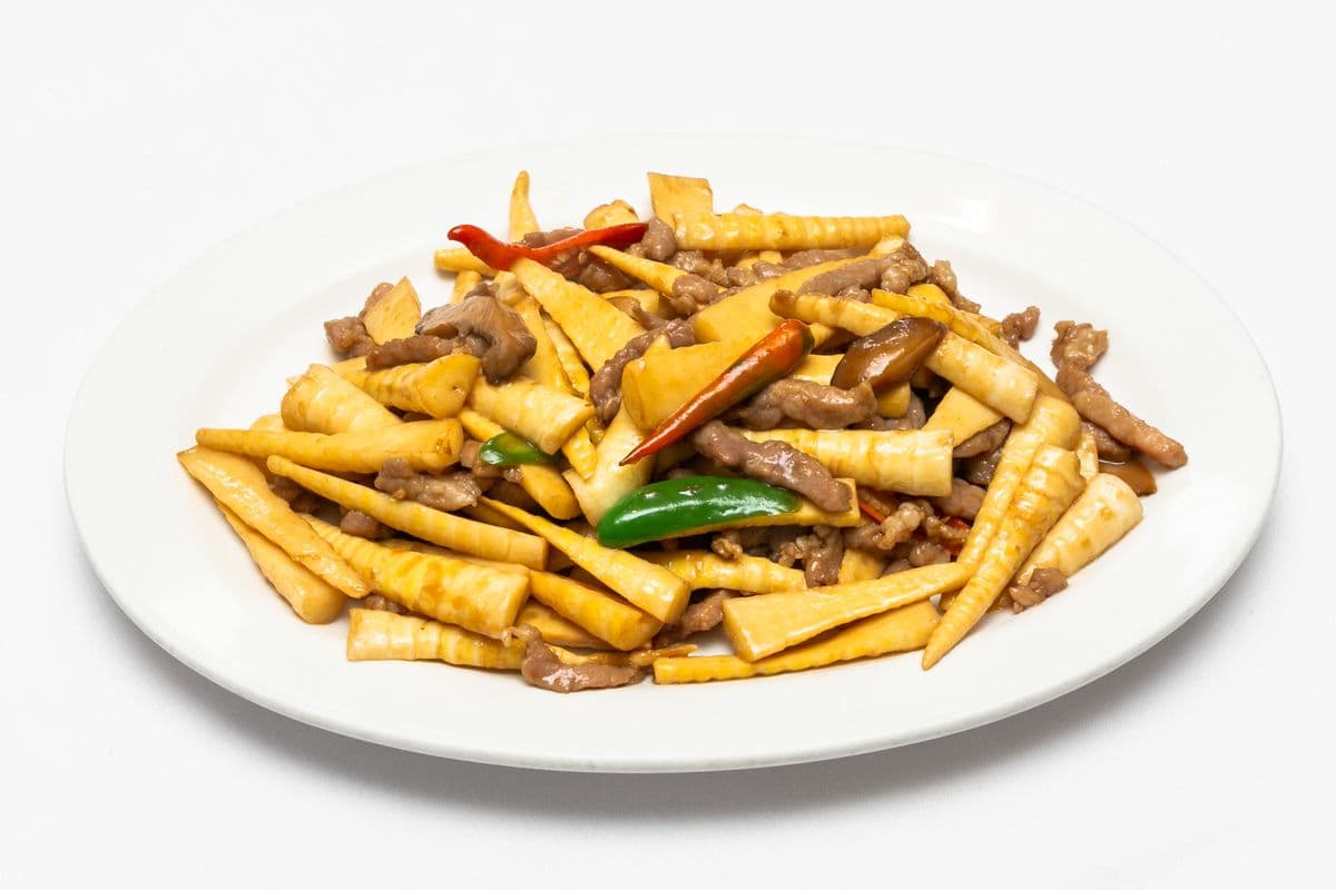 111. Pork with Bamboo Shoot with Chili Pepper (箭筍肉絲)