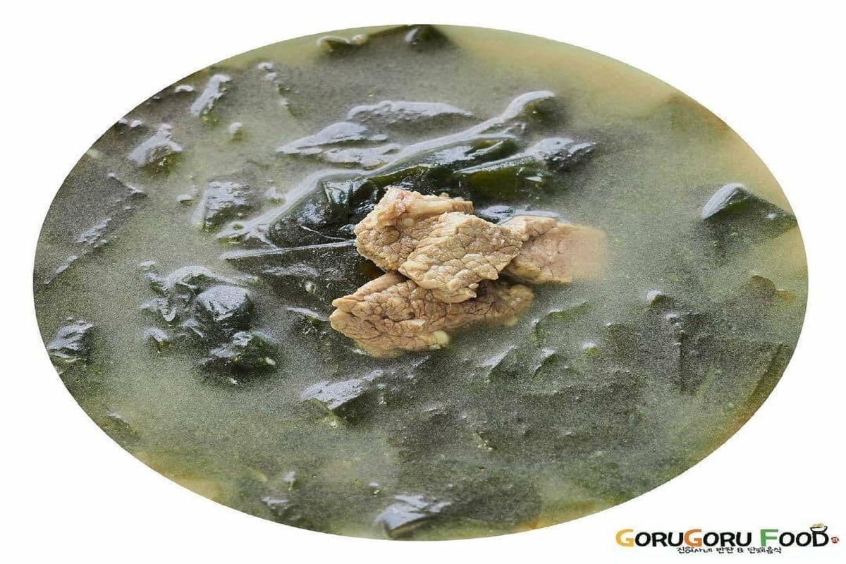 소고기 미역국 / Seaweed soup with beef (Miyeokguk)