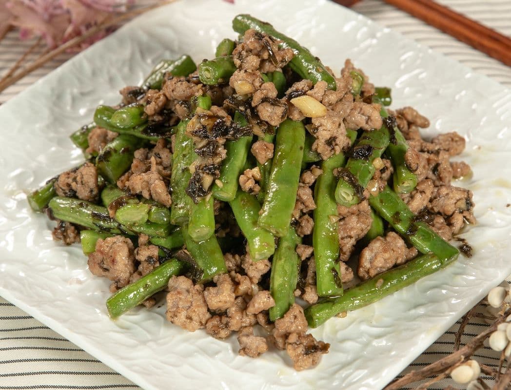 String Beans with Minced Pork and Dried Olive / 欖菜肉鬆四季豆 (例)