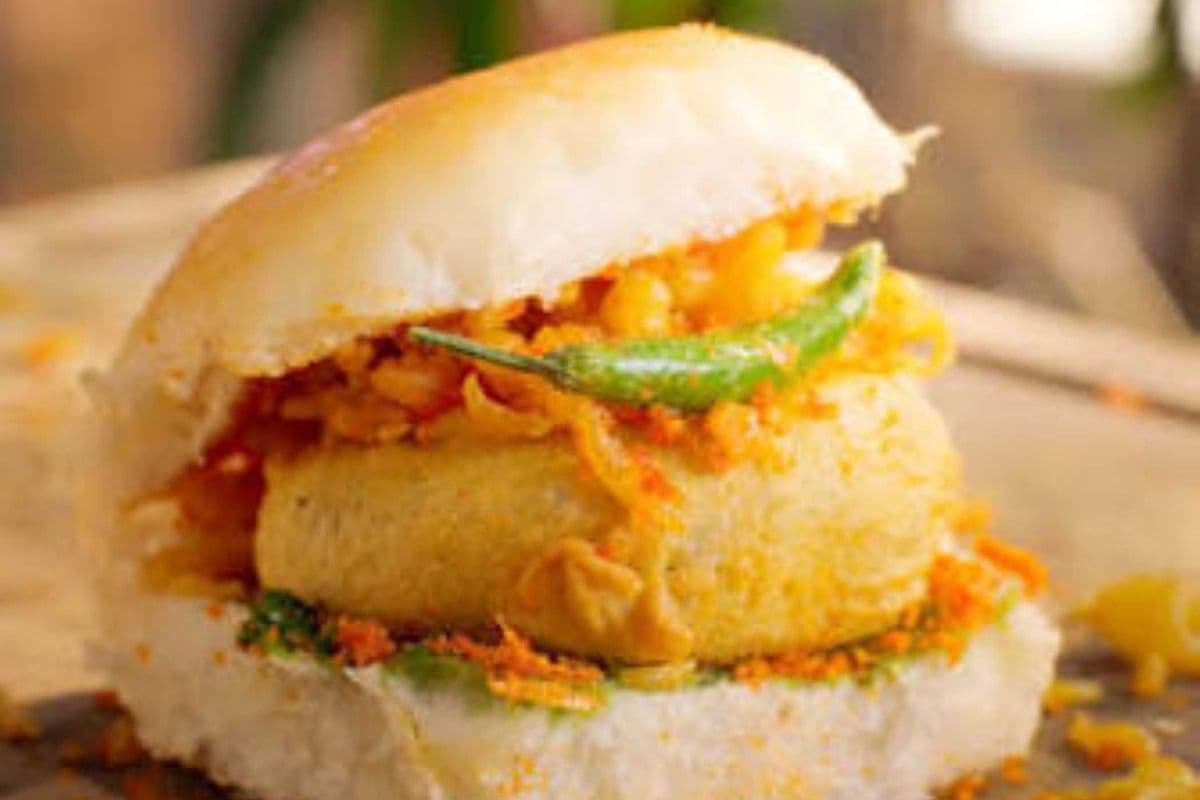 Vada Pav (Two Pieces)